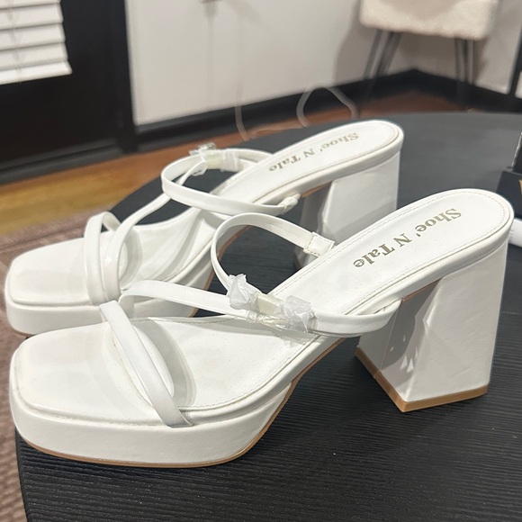 ShoeNTale Elegant White Strappy Block Heels - Picture 1 of 4